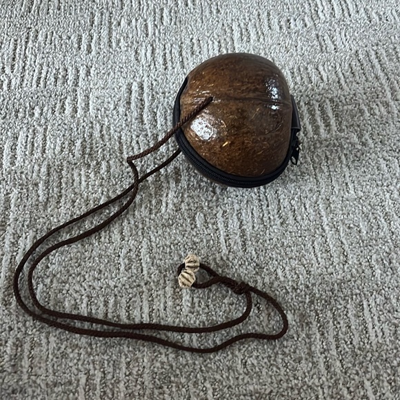 New Hawaiian coconut purse - Picture 1 of 4